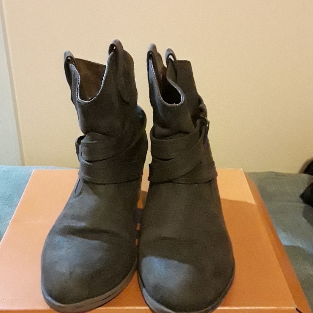 Boots - Picture 2 of 4